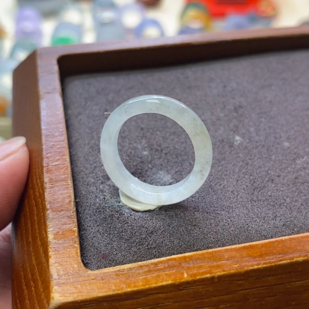 翡翠戒指未镶嵌翡翠戒指15有包容