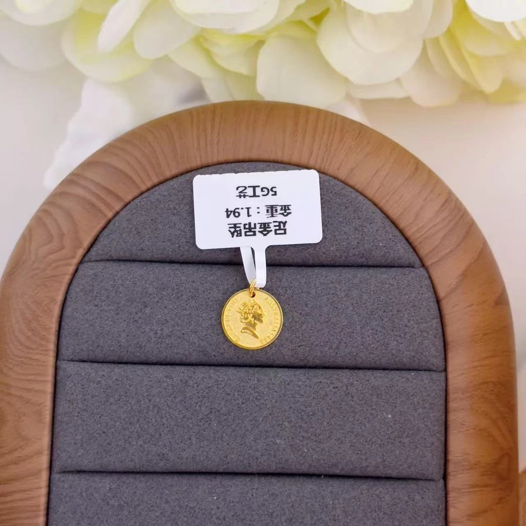 【小鹏黄金】足金999 女王牌吊坠1.94