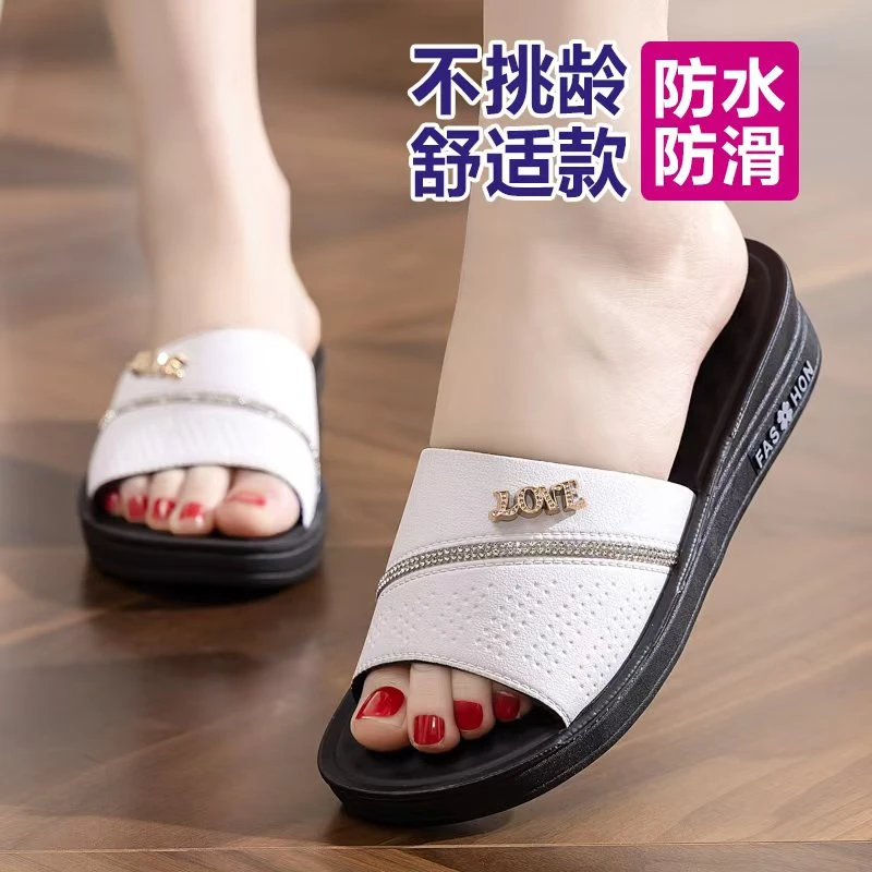 拖鞋女款外穿软底增高厚底2025夏防滑妈妈居家防水皮革女士凉拖鞋