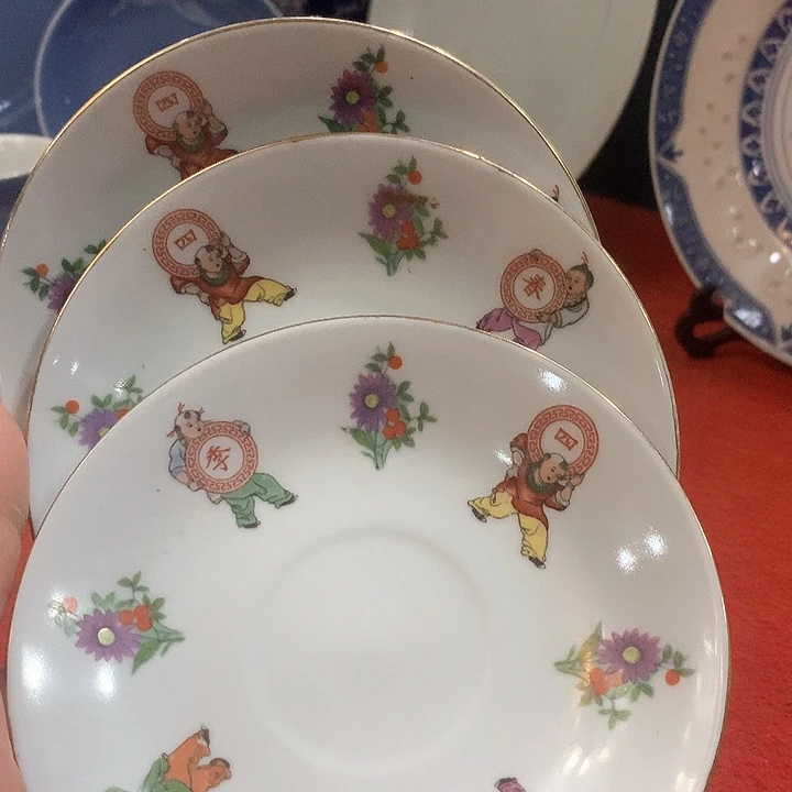 盘正*景德镇市东风瓷厂生产的盘子