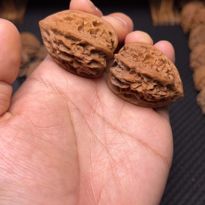 文玩核桃吊坠龙骨鸡心