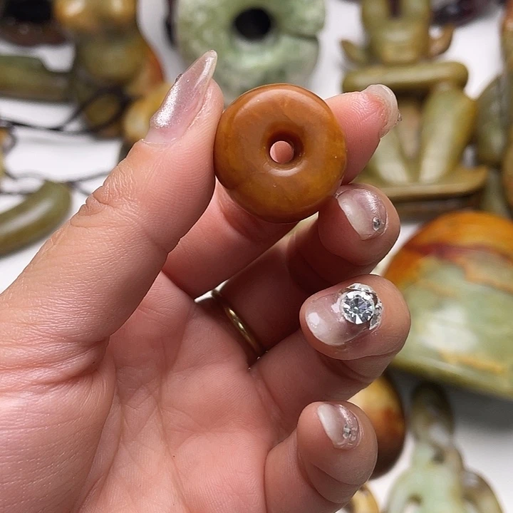 雨***露岫岩河磨玉（透闪石质玉）未镶嵌把件