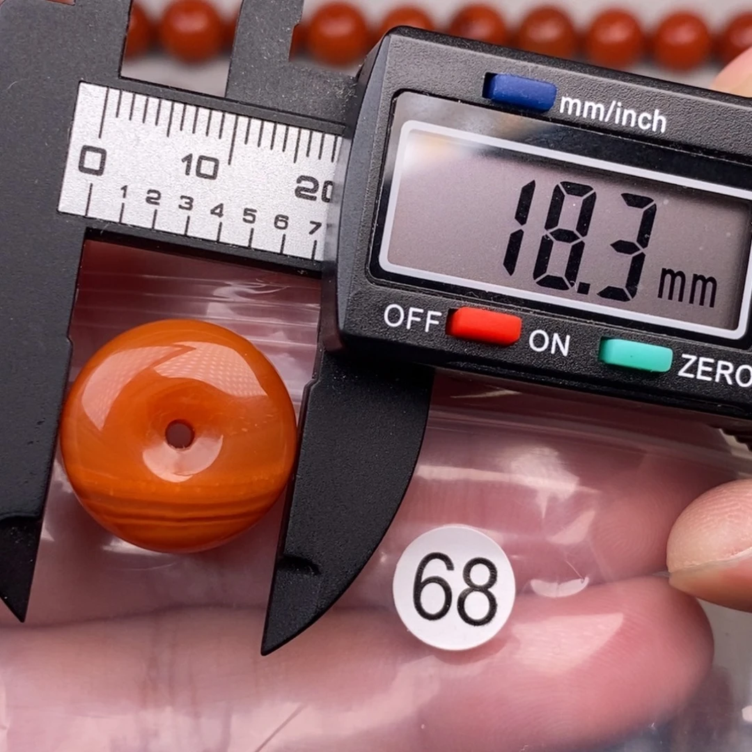 南红玛瑙未镶嵌配饰有瑕疵