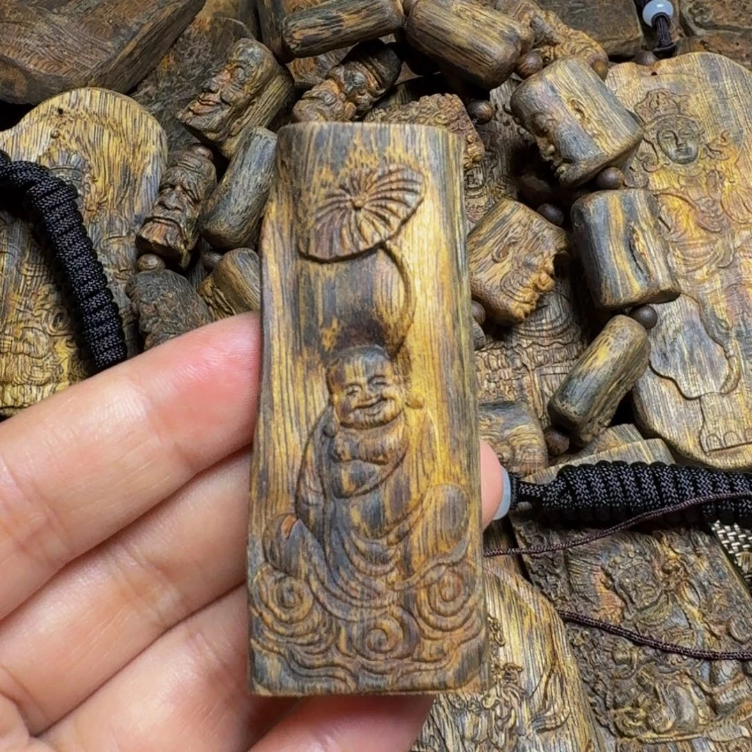 沉香碎屑沉香老乌身雕刻牌老料