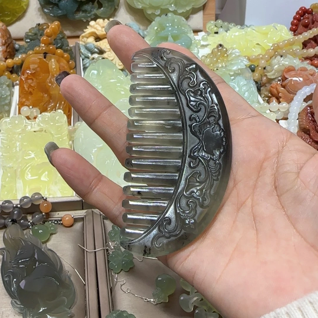 未镶嵌蛇纹石玉吊坠