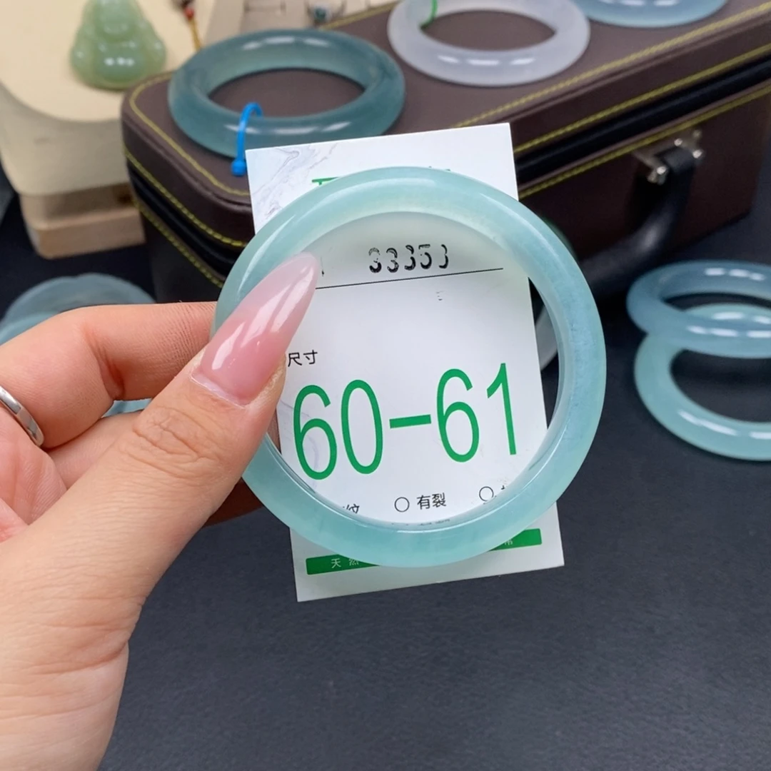 司****石英质玉未镶嵌手镯