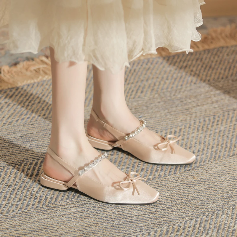 蝴蝶结低跟方头时装凉鞋法式水钻一字带后空凉鞋女2025新款仙女风