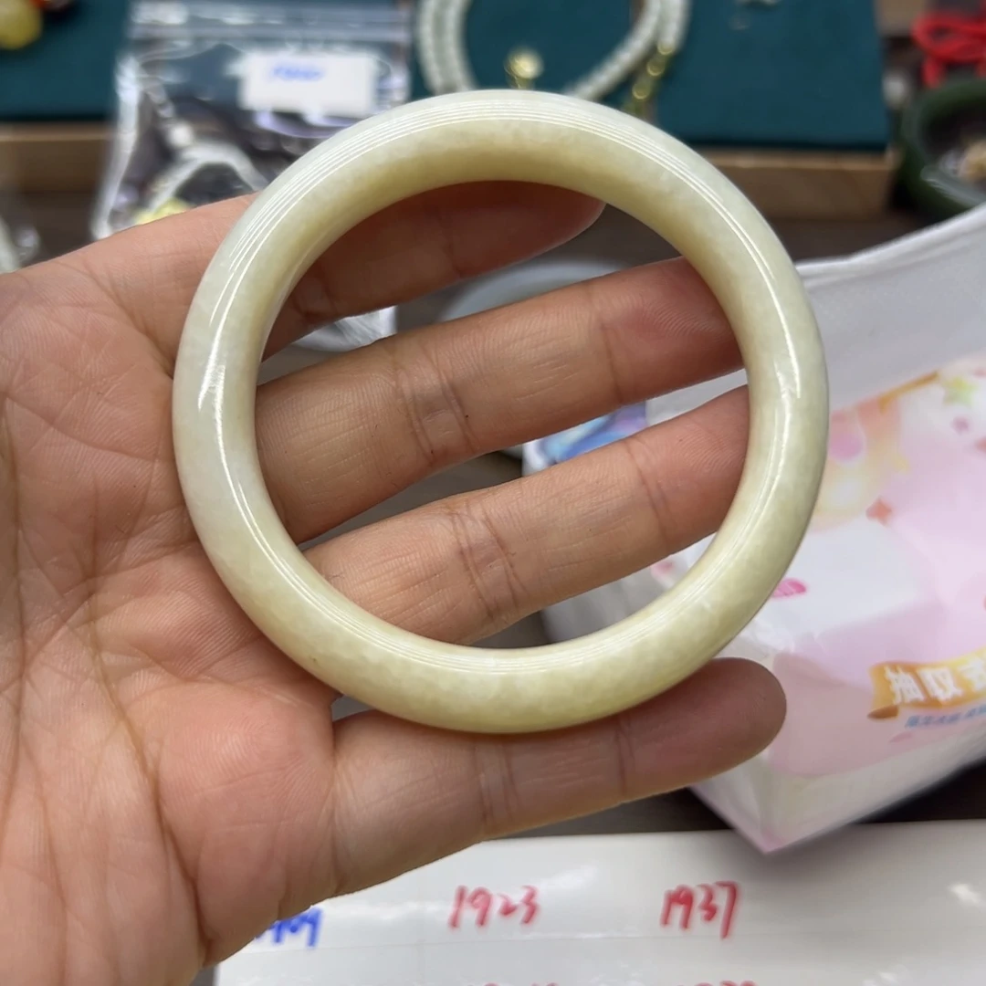 和田玉未镶嵌手镯57.5圈围1892瑕