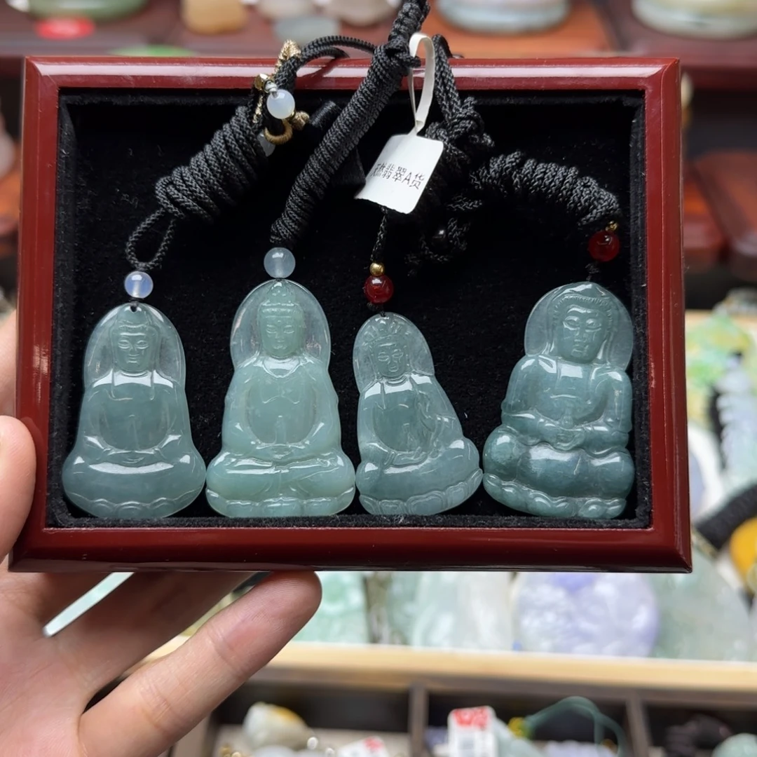 翡翠未镶嵌颈饰玉遇有缘人