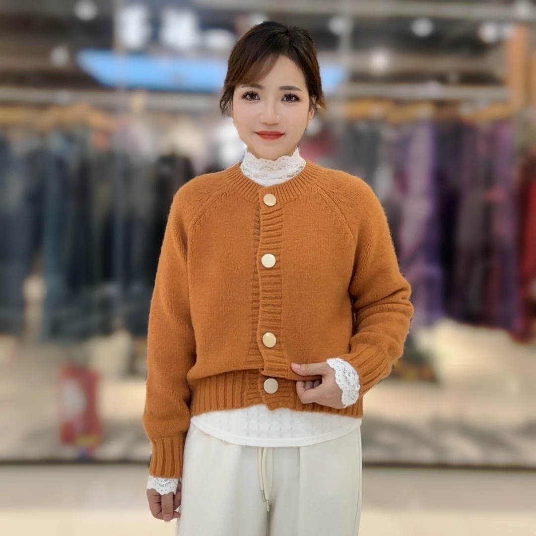 【墨臻推荐】2025年秋冬季新款毛针织时尚大圆牌显瘦韩系开衫888999