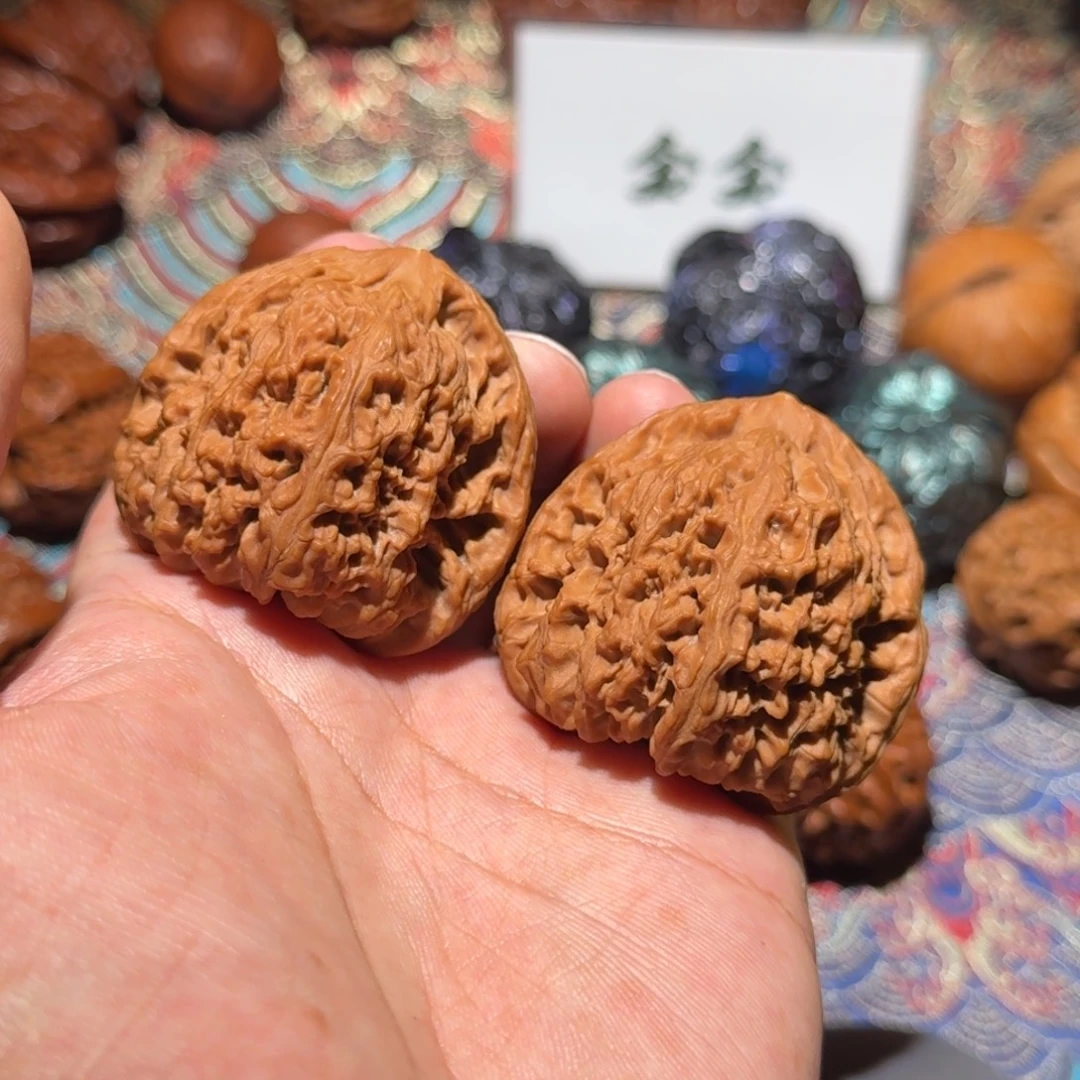 核桃把件1255三角南疆，尺寸45 42 43