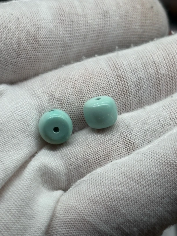 原矿绿松石老型珠一对普通高瓷无水无油无优化8.2×7.0