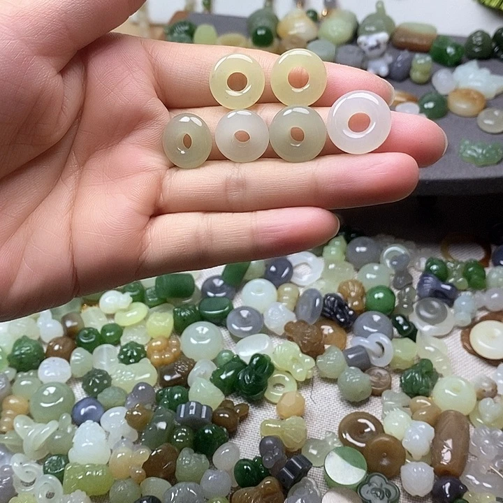 未镶嵌和田玉挂件甜甜全68一个多样性发其一