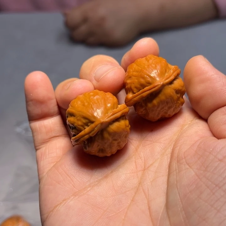 文玩核桃把件小海豚2781