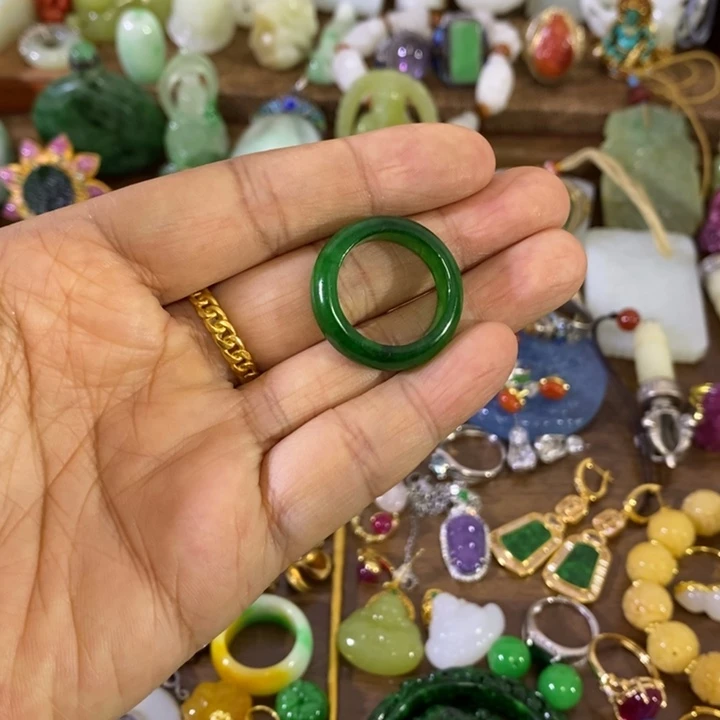 吉***人翡翠未镶嵌戒指精品小件精品小件
