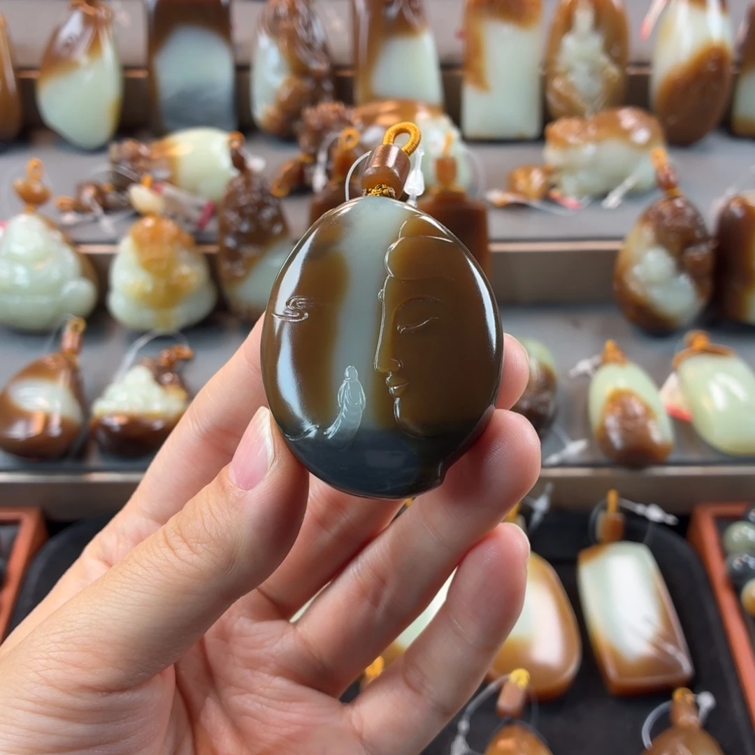 一***多和田玉未镶嵌颈饰