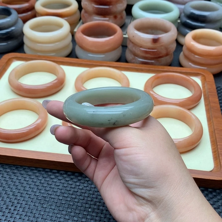 石英质玉（佘太翠）手镯合金