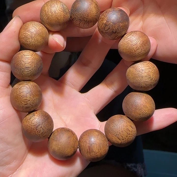 沉香手串透顶绿1.9手串30克左右