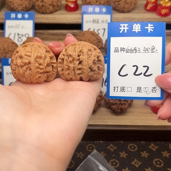 文玩核桃吊坠白狮子40全