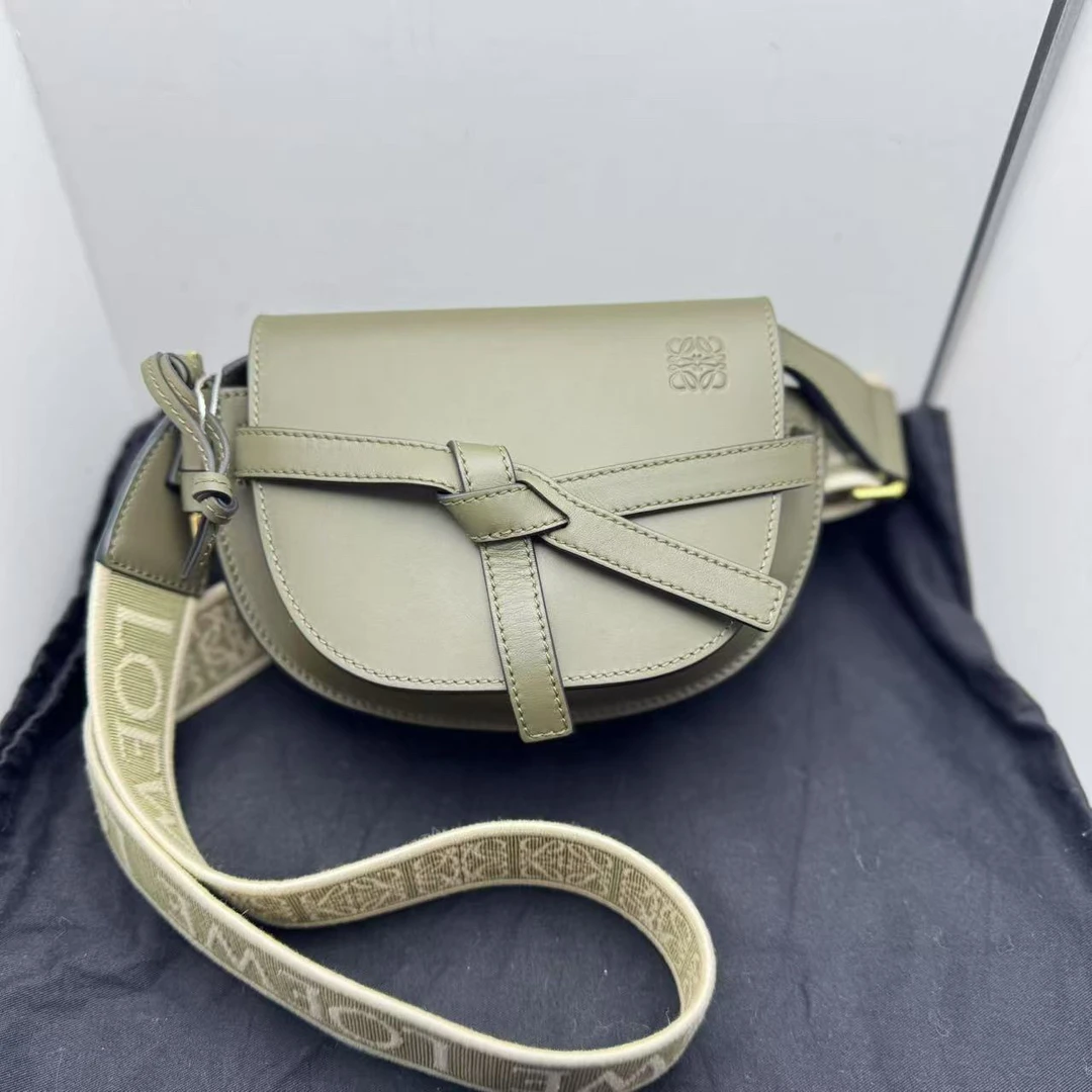 99新 LOEWE/罗意威 新款宽肩带青苔绿马鞍包
