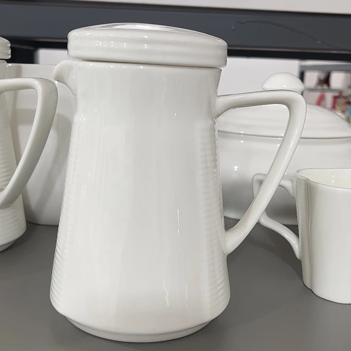 瓷片微瑕骨瓷纯白壶一个