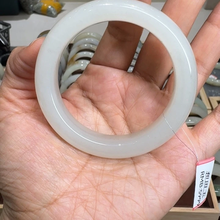 兜***y和田玉（糖玉）未镶嵌手镯