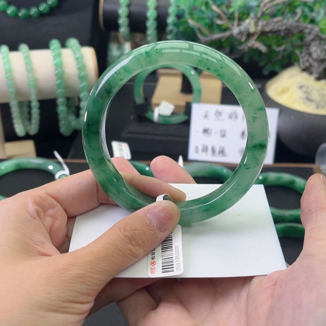 石英质玉（非洲翠）手镯未镶嵌