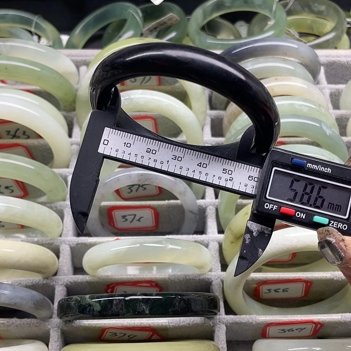 蛇纹石玉未镶嵌手镯391