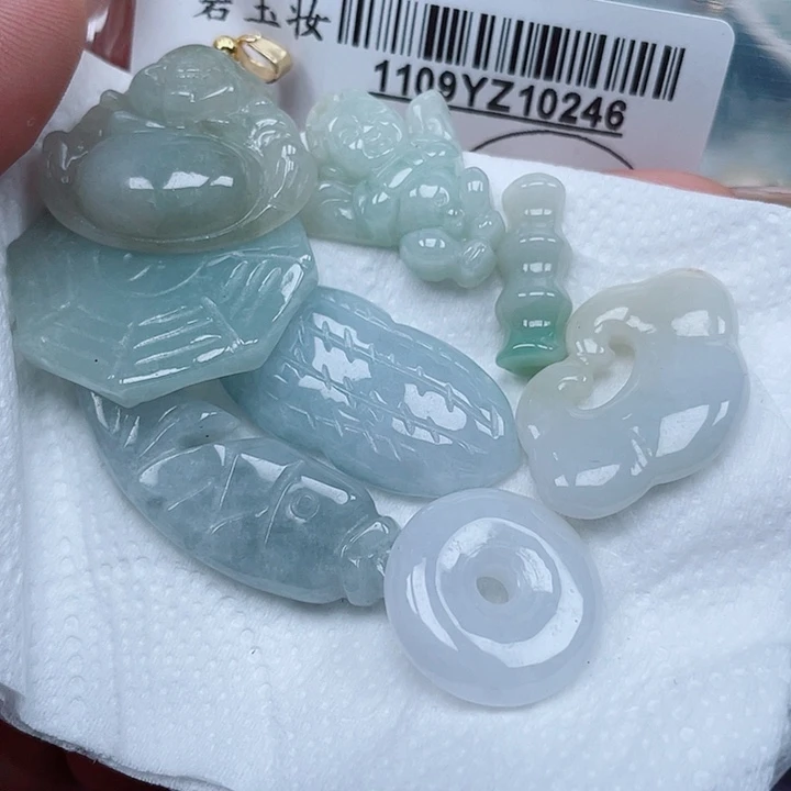 吊坠(不含链)未镶嵌翡翠