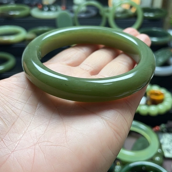 和田玉未镶嵌手镯