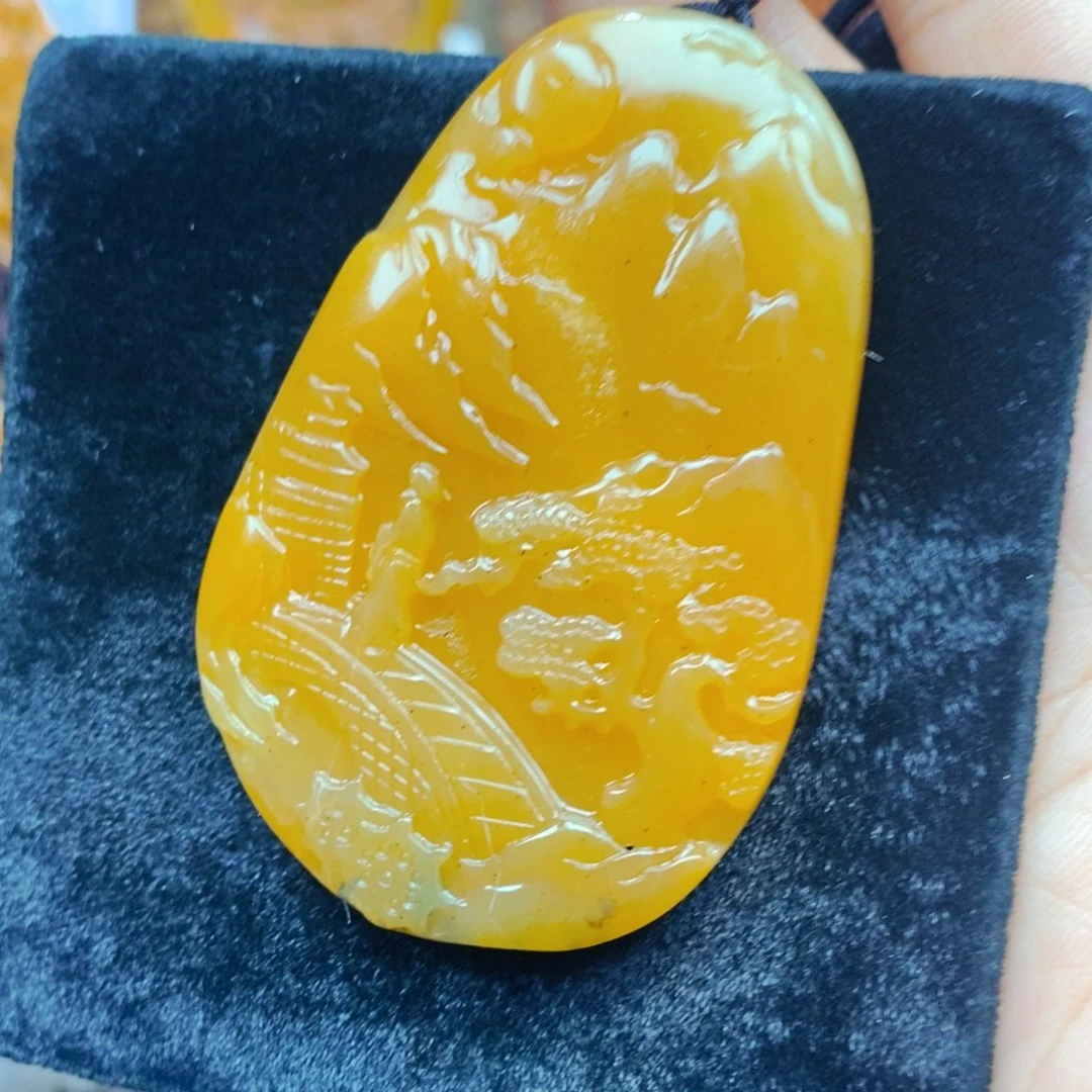 未镶嵌石英质玉（黄龙玉）颈饰