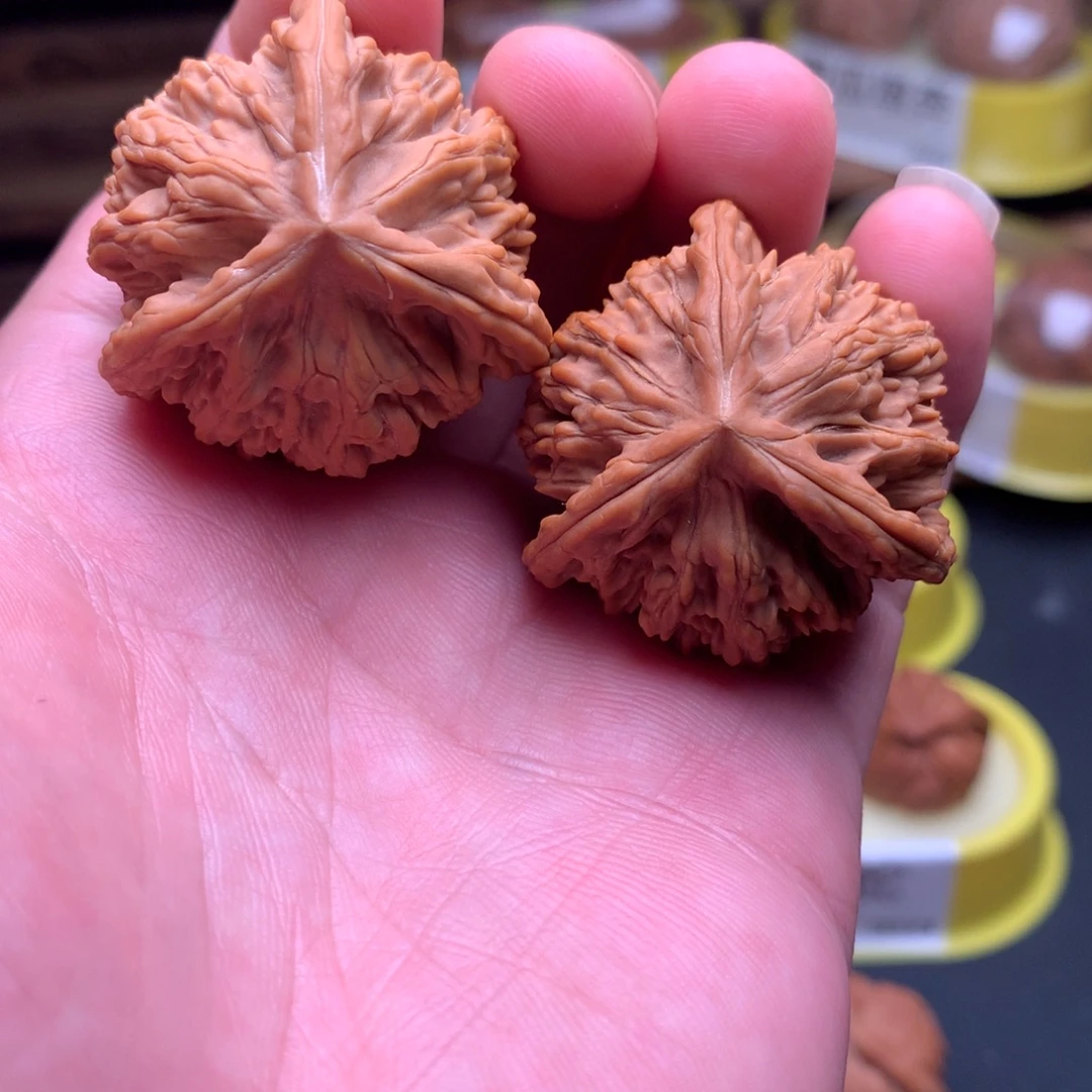 文玩核桃吊坠虎奔