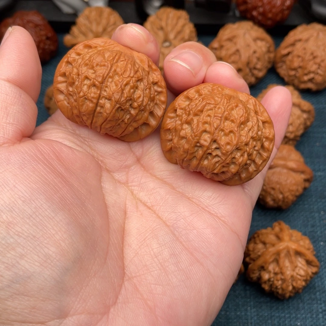 文玩核桃把件全品血麒麟40