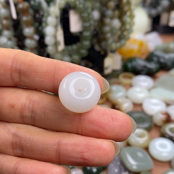 和田玉未镶嵌颈饰予