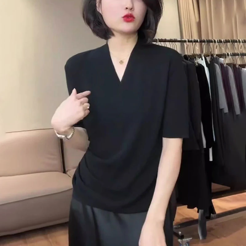 黑色v领短袖t恤女2025夏季新款高级感别致漂亮正肩休闲小衫上衣