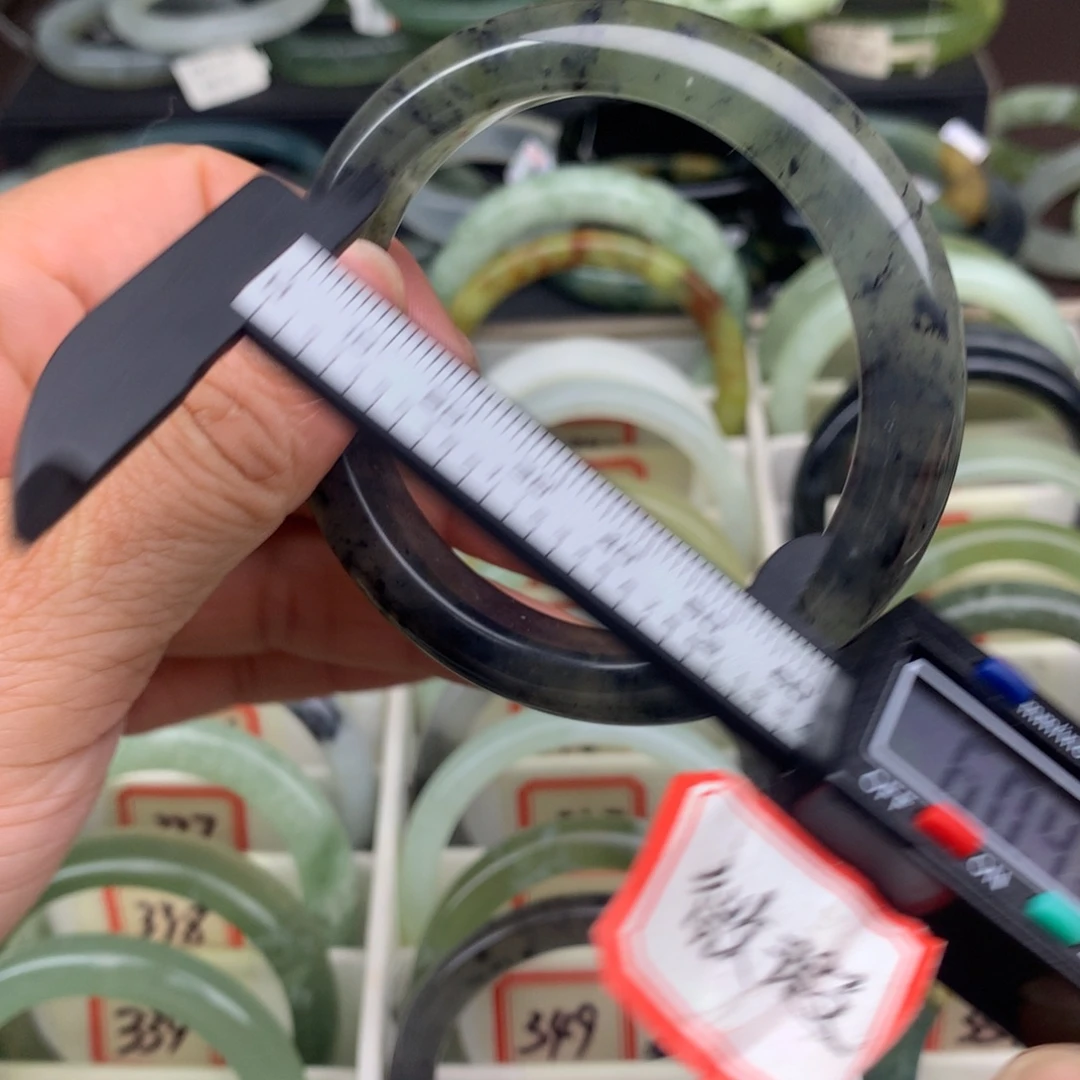 蛇纹石玉未镶嵌手镯359