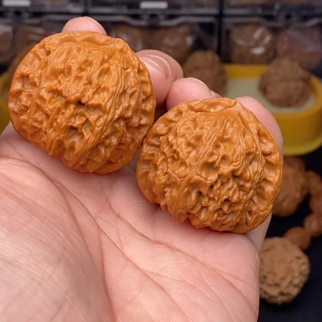 核桃把件40左右球型三角白