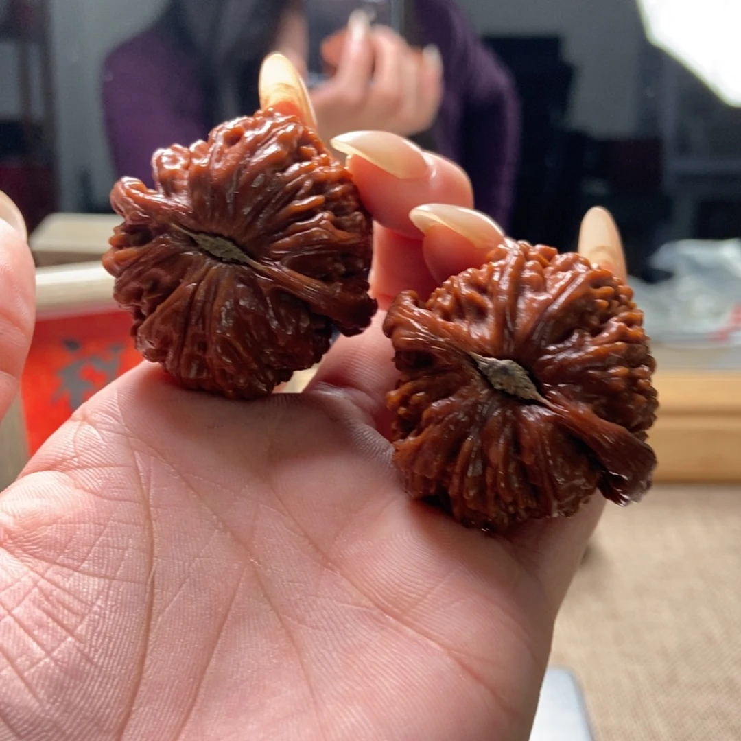 文玩核桃吊坠峰*白狮子36