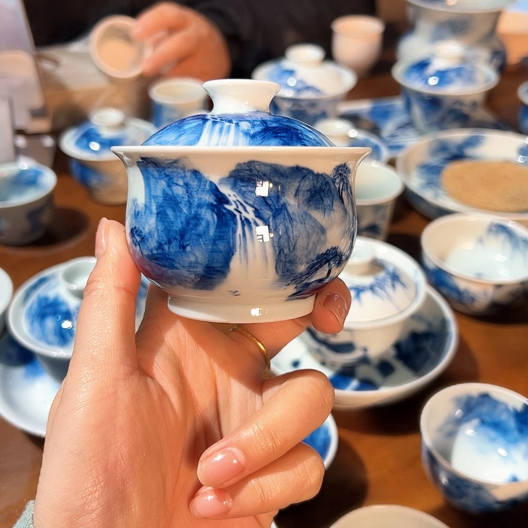杯青花手绘山水盖碗