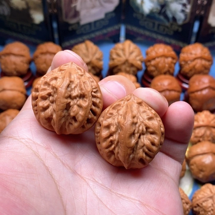 ［***］文玩核桃把件蝴蝶龙脊