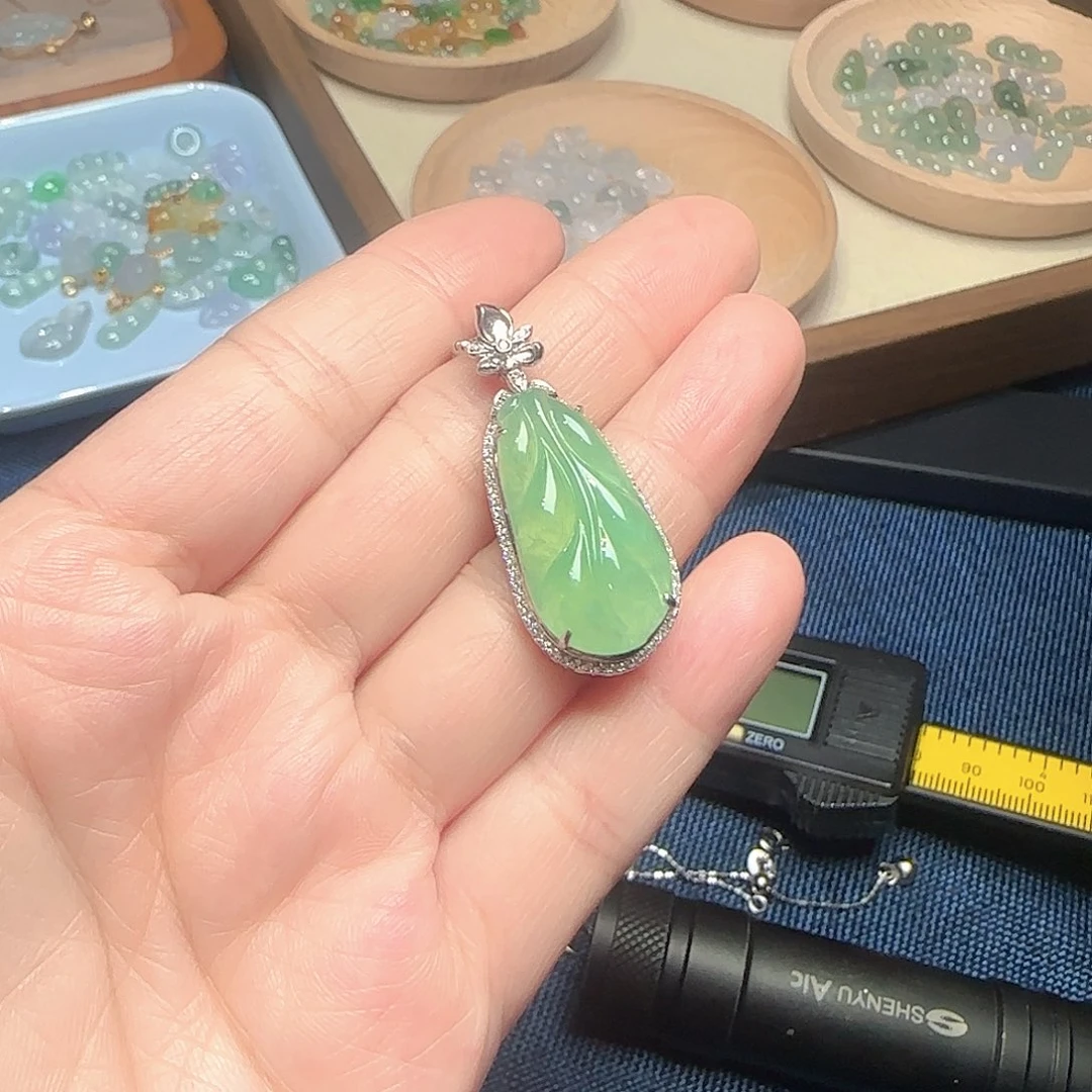 翡翠18K金镶嵌吊坠(不含链)金枝玉叶