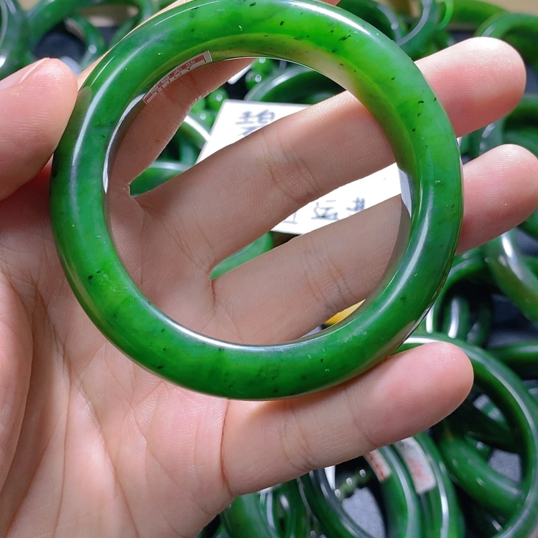 阳***露和田玉（碧玉）未镶嵌手链