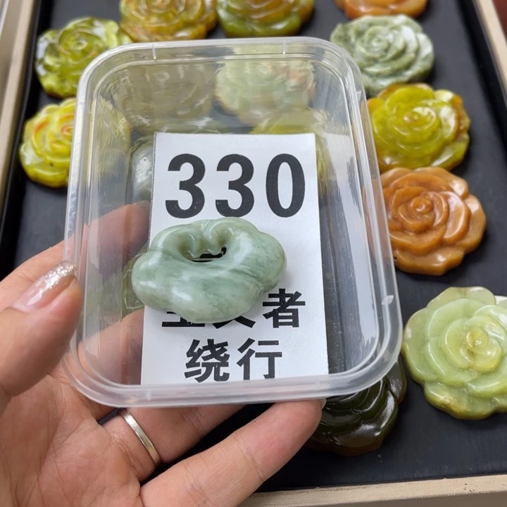 蛇纹石玉未镶嵌笔搁