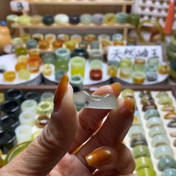 岫玉未镶嵌戒圈岫玉精品指环内径 16 到 19 随机发一个
