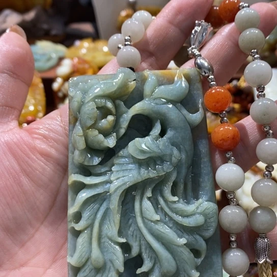 蛇纹石玉未镶嵌颈饰