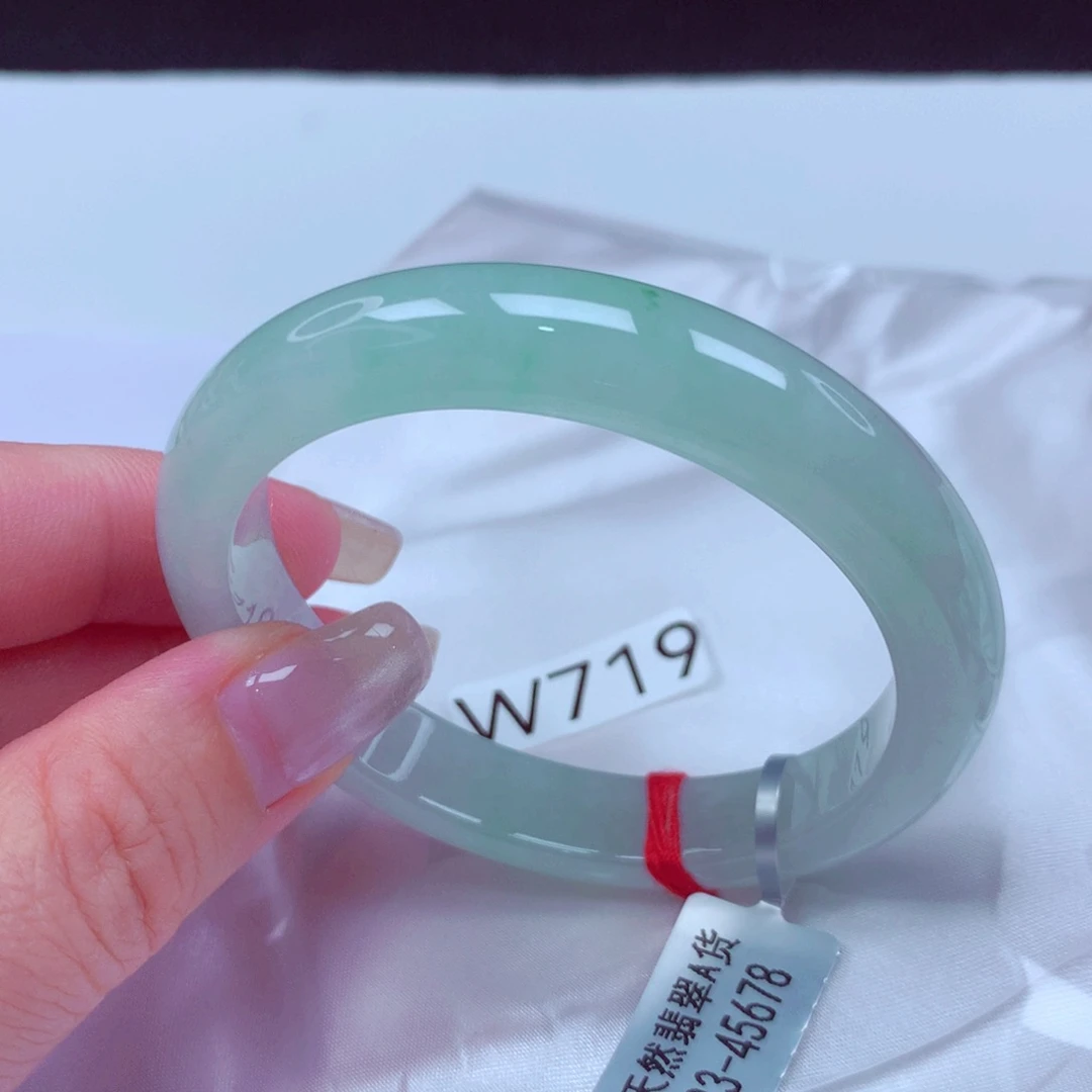 翡翠手镯未镶嵌手镯88