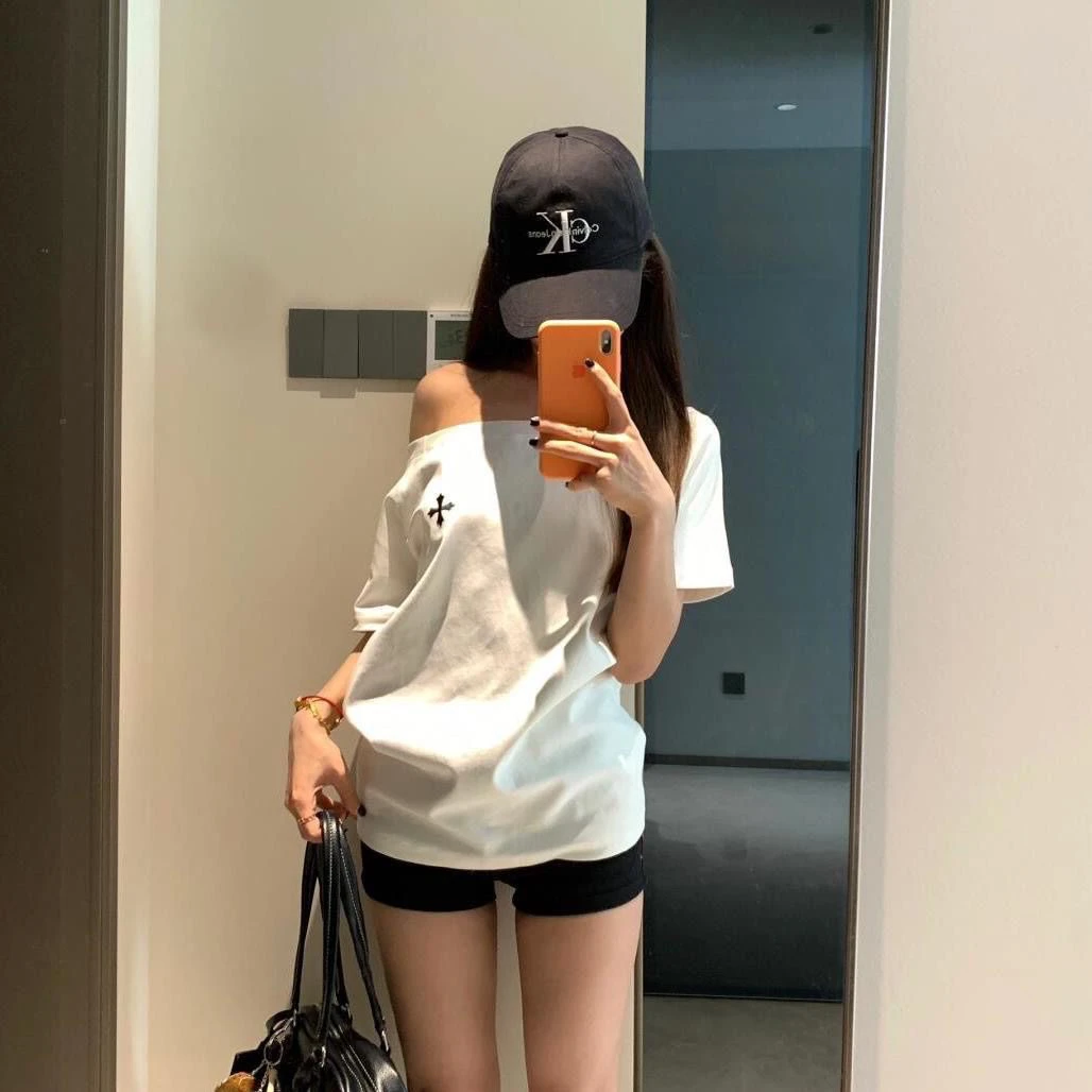 辣妹十字架印花斜肩露肩短袖t恤女夏季新款宽松慵懒百搭上衣