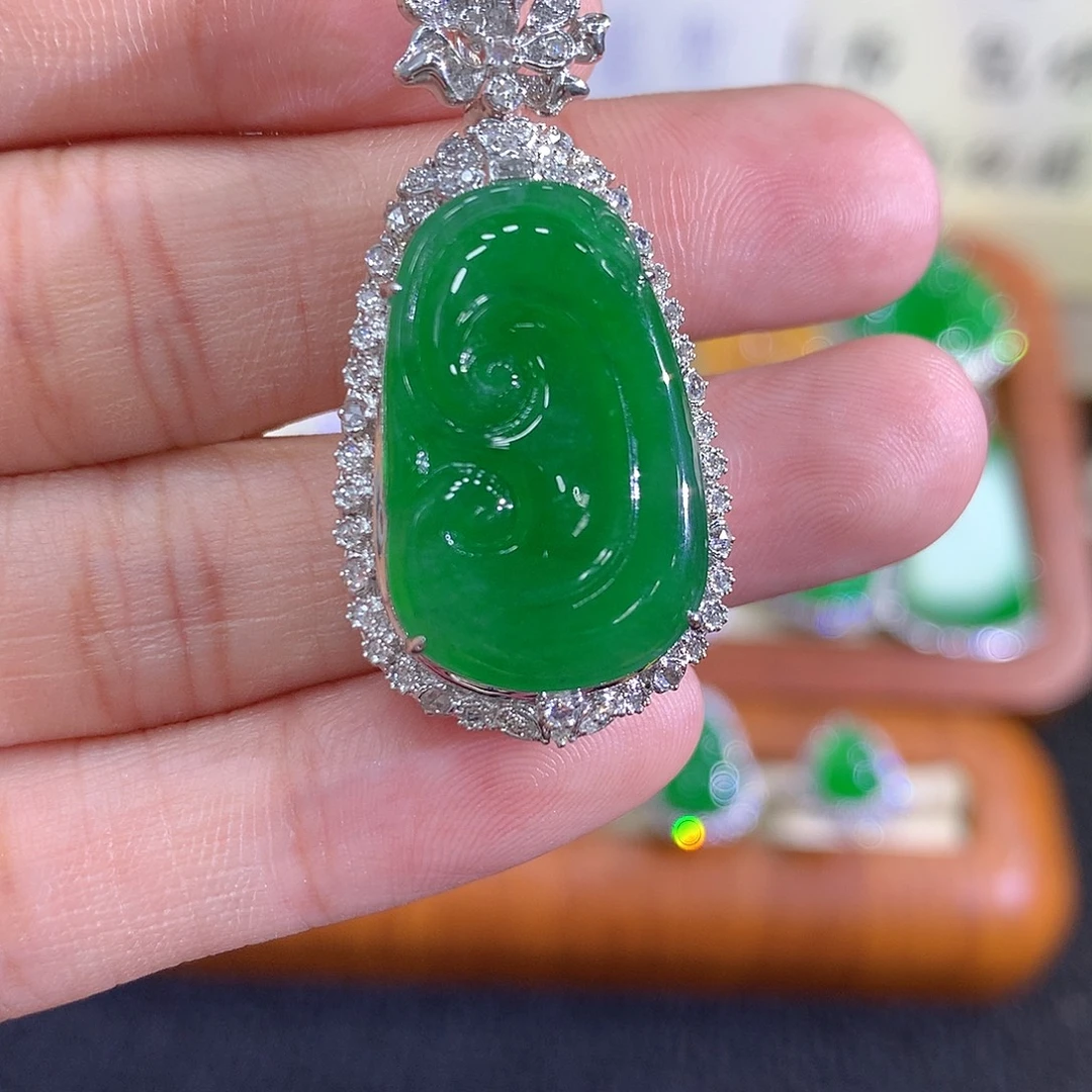 翡翠18K金镶嵌吊坠(不含链)如意