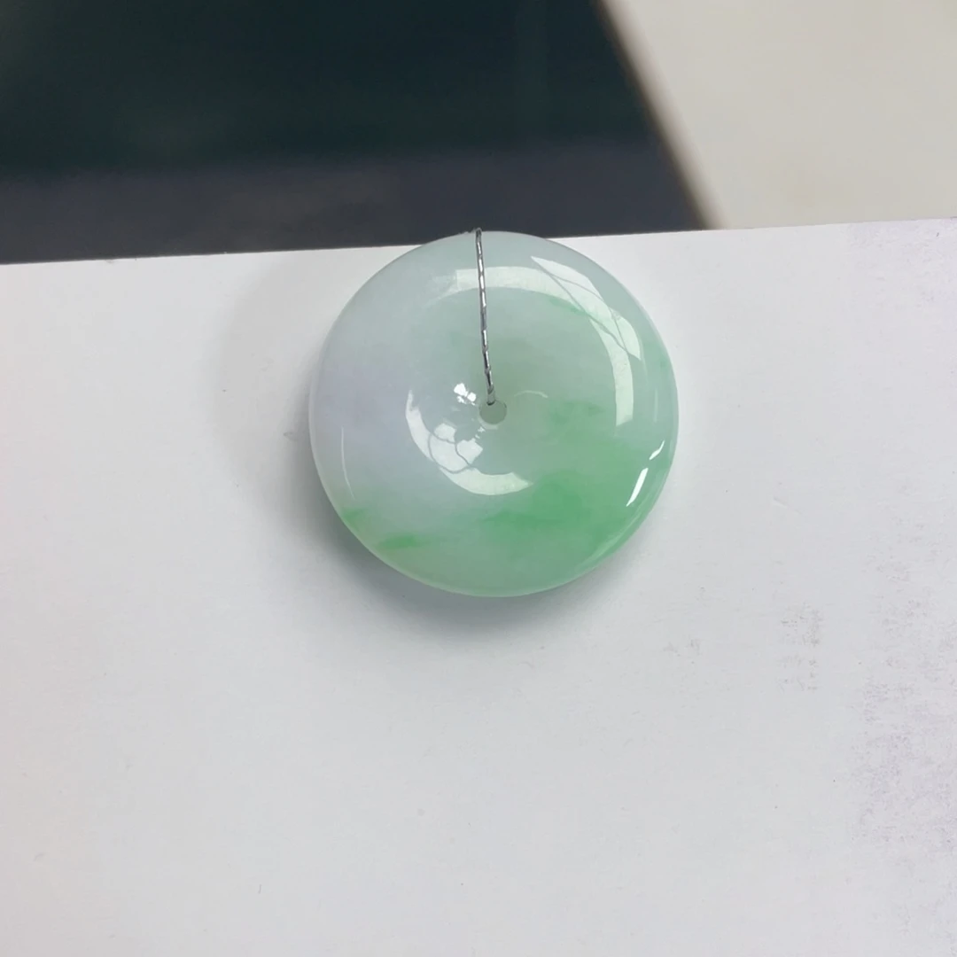 翡翠颈饰未镶嵌平安扣