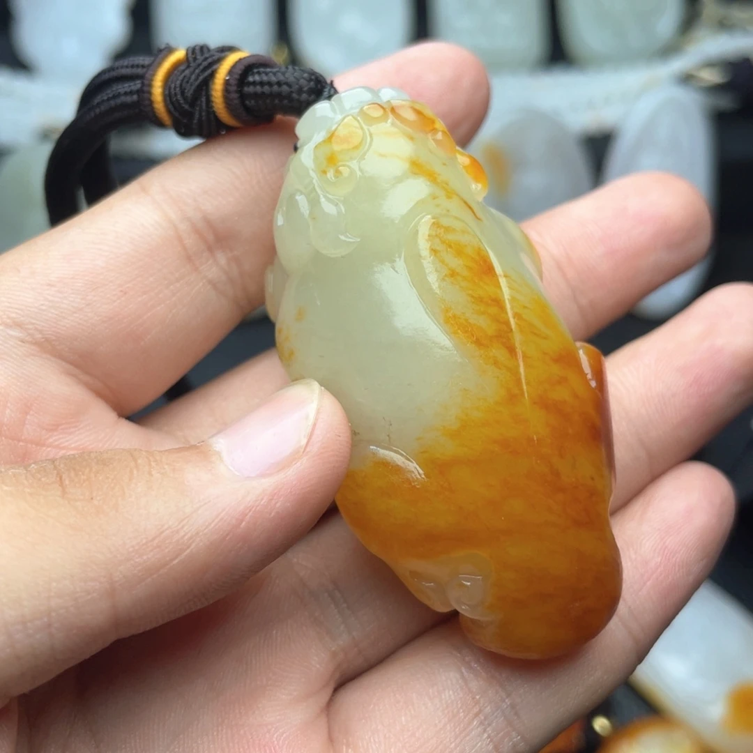 韩***家和田玉未镶嵌颈饰